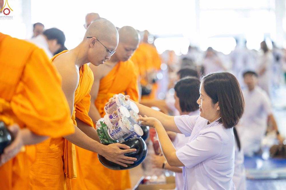 ภาพ No.345448:วันพฤหัสบดีที่ 27 สิงหาคม พ.ศ.2569 พิธีตักบาตรในวันธรรมชัย ณ สภาธรรมกายสากล วัดพระธรรมกาย ปทุมธานี