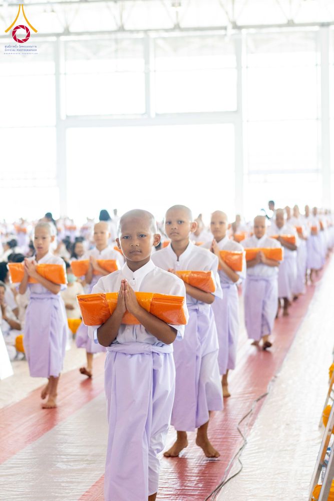 ภาพ No.319488:วันเสาร์ที่ 4 เมษายน พ.ศ.2569 พิธีขอขมา มอบผ้าไตร และถวายบาตรแด่นาคธรรมทายาท ในโครงการบรรพชาสามเณรฟื้นฟูพระพุทธศาสนาทั่วไทย โครงการหน่อแก้วเปรียญธรรม รุ่นที่ 14 โครงการสามเณรยุวธรรมทายาท รุ่นที่ 34 โครงการสามเณรมัชฌิมธรรมทายาท รุ่นที่ 30 ณ สภาธรรมกายสากล