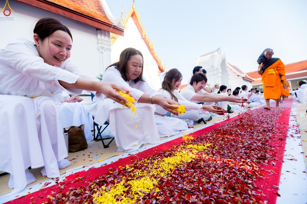 ภาพ No.295268:วันที่ 16 มกราคม พ.ศ. 2569 พิธีต้อนรับพระธรรมยาตรา อนุสรณ์สถานลำดับที่ 4 (ภาพชุดที่ 2) สถานที่เกิดด้วยกายธรรม ณ วัดโบสถ์บน ต.บางคูเวียง จ.นนทบุรี ในโครงการธรรมยาตรา กตัญญูบูชา มหาปูชนียาจารย์ พระมงคลเทพมุนี(สด จนฺทสโร) พระผู้ปราบมาร อนุสรณ์สถาน 7 แห่ง ปี