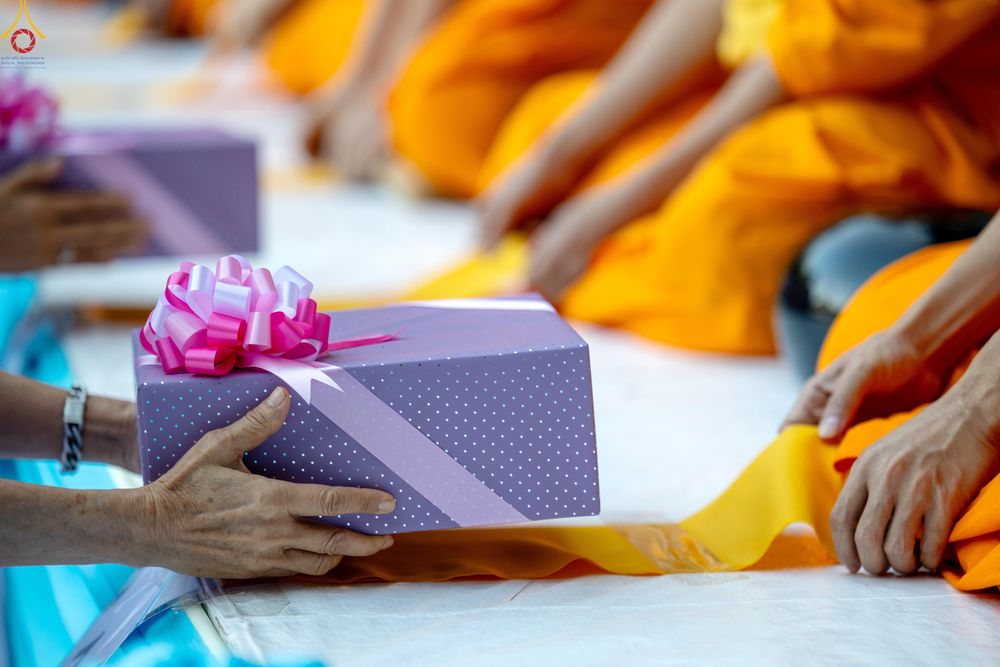 ภาพ No.289283:วันที่ 7 มกราคม พ.ศ. 2569 พิธีตักบาตรพระธรรมยาตรา ณ อนุสรณ์สถานลำดับที่ 1 สถานที่เกิดด้วยรูปกายเนื้อ อนุสรณ์สถานมหาวิหารพระมงคลเทพมุนี (โลตัสแลนด์) อ.สองพี่น้อง จ.สุพรรณบุรี ในโครงการธรรมยาตรา กตัญญูบูชา มหาปูชนียาจารย์ พระมงคลเทพมุนี(สด จนฺทสโร) พระผู้ป