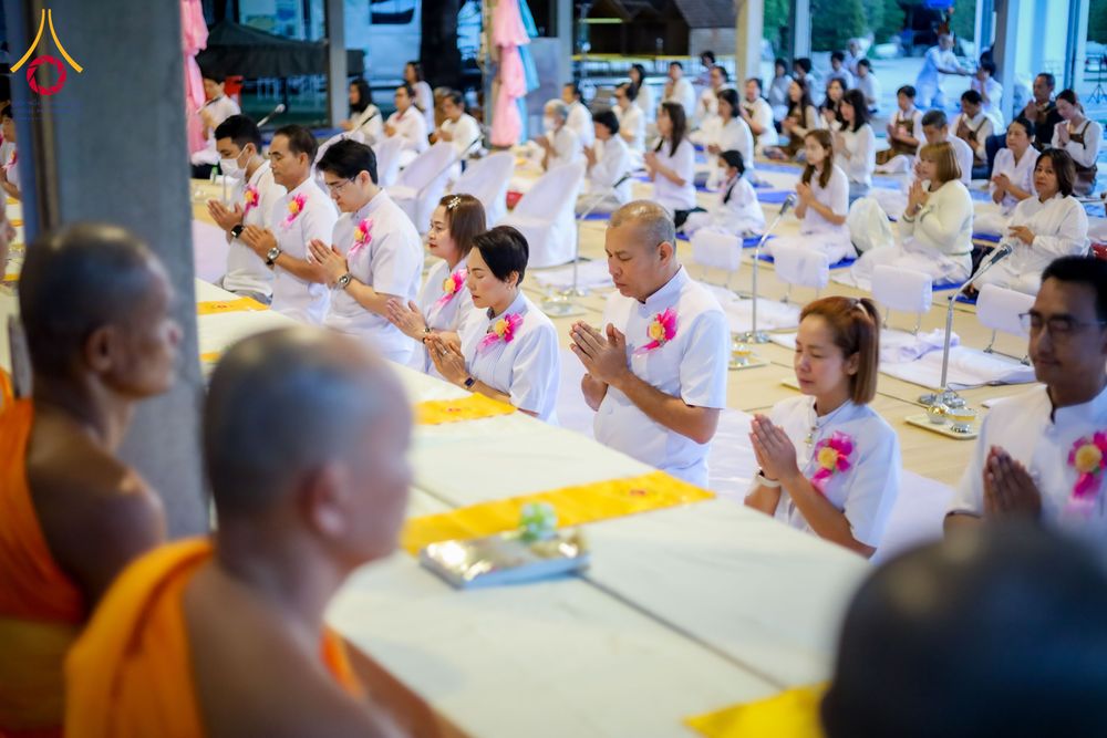 ภาพ No.288075:วันที่ 4 มกราคม พ.ศ. 2569 พิธีถวายภัตตาหารเป็นสังฆทาน แด่พระธรรมยาตรา ในโครงการธรรมยาตรา กตัญญูบูชา มหาปูชนียาจารย์ พระมงคลเทพมุนี(สด จนฺทสโร) พระผู้ปราบมาร อนุสรณ์สถาน 7 แห่ง ปีที่ 14 ณ อนุสรณ์สถานมหาวิหารพระมงคลเทพมุนี (โลตัสแลนด์) อ.สองพี่น้อง จ.สุพรร