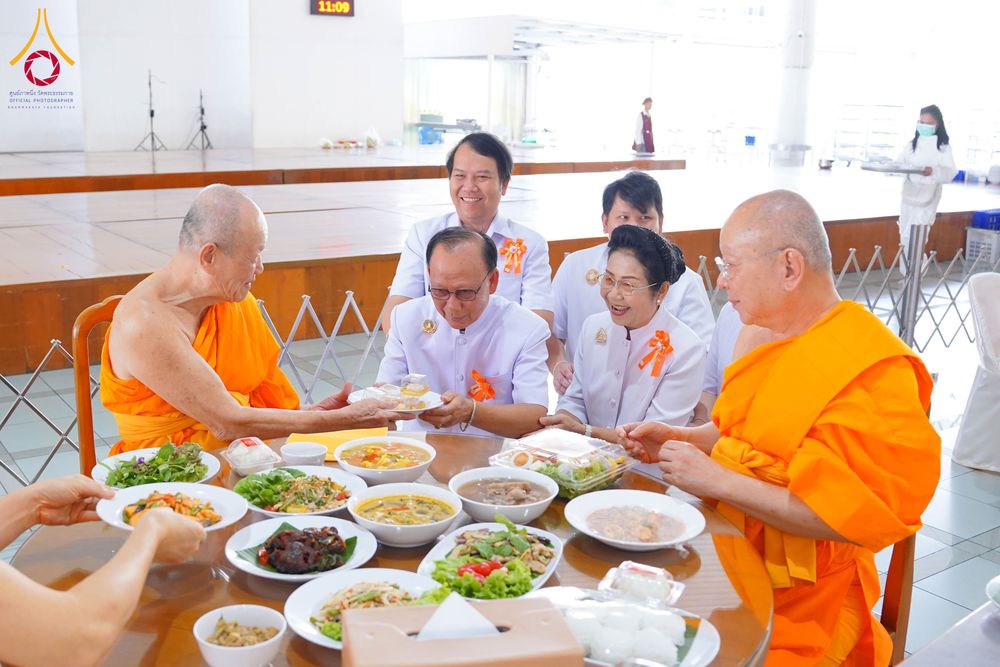 ภาพ No.320693:วันที่ 11 เมษายน พ.ศ.2569 พิธีถวายภัตตาหารเมนูสวรรค์ เพื่อการบรรลุธรรม ณ หอฉันคุณยายอาจารย์ฯ วัดพระธรรมกาย