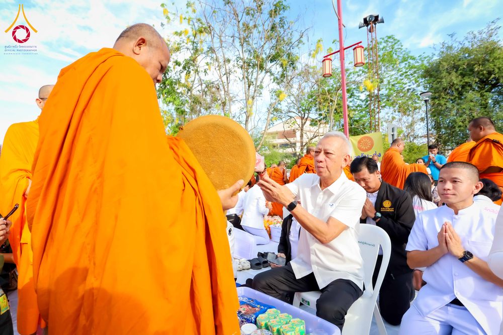 ภาพ No.313971:วันอาทิตย์ที่ 14 มีนาคม พ.ศ. 2569 ทำบุญเมืองหาดใหญ่ตักบาตรพระ 1,109 รูป เติมบุญใหญ่ หลังวิกฤตมหาอุทกภัย ณ ซุ้มประตูไชน่าทาวน์ ถนนศุภสารรังสรรค์ อ.หาดใหญ่ จ.สงขลา