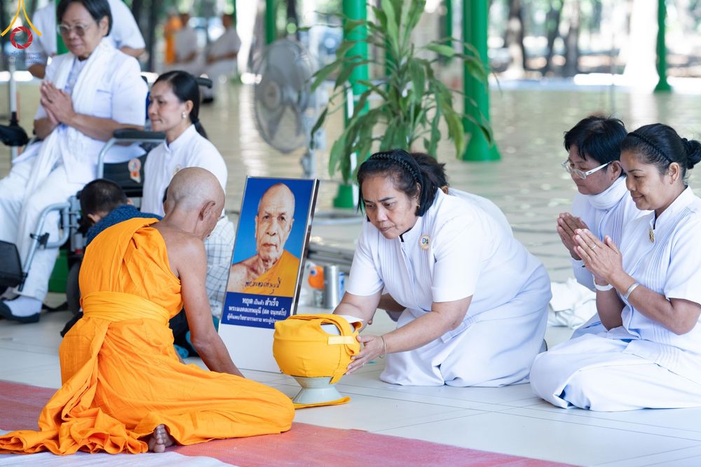 ภาพ No.199810:โครงการอุปสมบทหมู่บูชาธรรม 116 ปี คุณยายอาจารย์มหารัตนอุบาสิกาจันทร์ ขนนกยูง โครงการอุปสมบทหมู่ธรรมทายาท ระดับอุดมศึกษา รุ่นที่ 51 ภาคฤดูหนาว  ณ โบสถ์พระไตรปิฏก วัดพระธรรมกาย จ.ปทุมธานี  วันที่ 11 มกราคม พ.ศ. 2568 โดยมีพระครูปลัดรัตนวีรวัฒน์ เจ้าอาวาสวัด