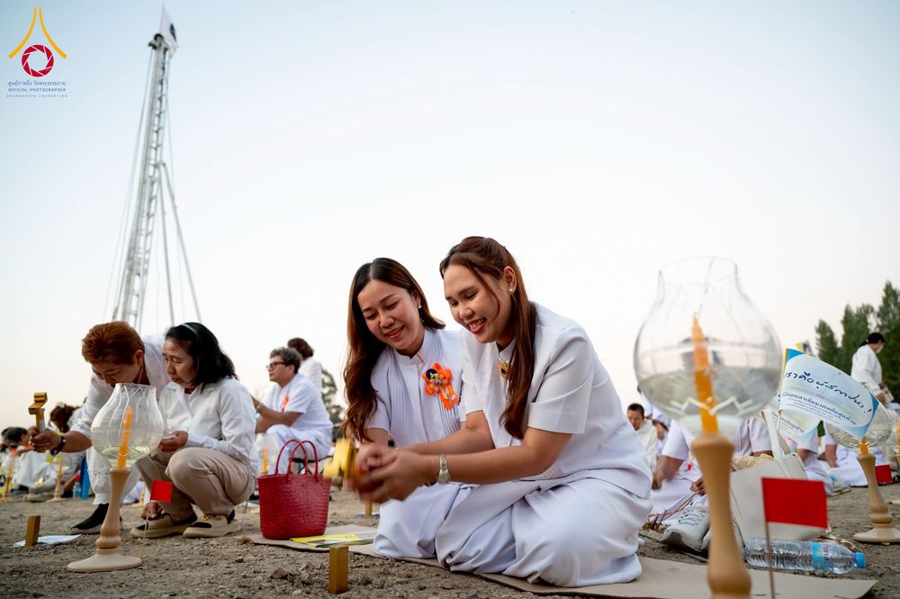 ภาพ No.275225:วันอาทิตย์ที่ 30 พฤศจิกายน พ.ศ. 2568 พิธีตอกเสาเข็ม "สร้างองค์พระเจดีย์เพื่อสร้างสันติภาพโลก" ต้นสุดท้าย ณ ศูนย์ปฏิบัติธรรมระยอง (บ้านช่องลม)