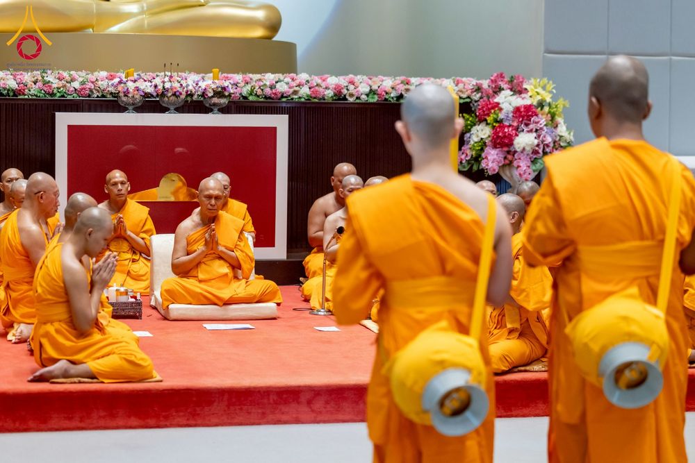 ภาพ No.244923:วันเสาร์ที่ 6 กันยายน พ.ศ. 2568 พิธีถวายบาตร บรรพชา อุปสมบทของนาคธรรมทายาท โครงการอุปสมบทหมู่บูชาธรรมครบรอบ 108 ปี  วันครูผู้ค้นพบวิชชาธรรมกาย ณ โบสถ์พระไตรปิฎก วัดพระธรรมกาย