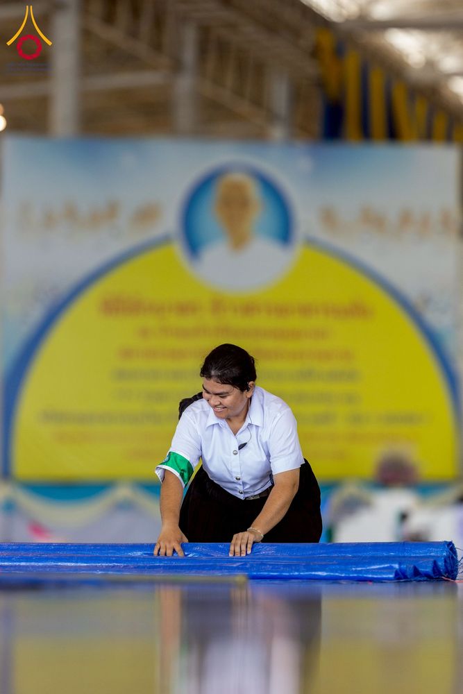 ภาพ No.256909:วันที่ 5 ตุลาคม พ.ศ. 2568 พิธีตักบาตร ข้าวสารอาหารแห้ง ณ บ้านแก้วเรือนทองคุณยายฯ สภาธรรมกายสากล วัดพระธรรมกาย