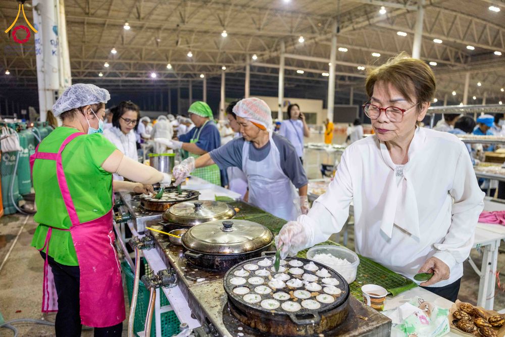 ภาพ No.302964:วันที่ 26 มกราคม พ.ศ. 2569 พิธีถวายภัตตาหารเป็นสังฆทาน แด่พระธรรมยาตรา ณ วัดพระธรรมกาย  จังหวัดปทุมธานี ในโครงการธรรมยาตรา กตัญญูบูชา มหาปูชนียาจารย์ พระมงคลเทพมุนี(สด จนฺทสโร) พระผู้ปราบมาร อนุสรณ์สถาน 7 แห่ง ปีที่ 14