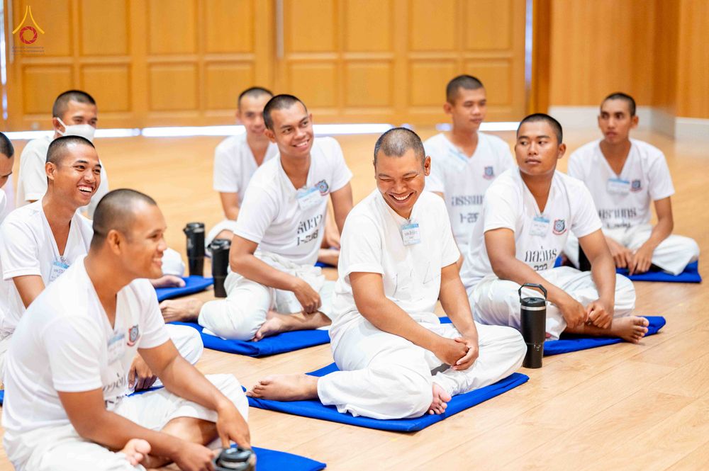 ภาพ No.341071:วันที่ 26 กรกฎาคม พ.ศ. 2569 โครงการพัฒนาคุณธรรม จริยธรรม สำหรับนักเรียนนายสิบตำรวจ (นสต.) รุ่นที่ 17 ศูนย์ฝึกอบรมตำรวจภูธรภาค 1 ได้จัดกิจกรรม ตักบาตรเพื่อน้อมอุทิศถวายเพื่อเป็นพระราชกุศลฯ  และปฏิบัติธรรม ติวธรรมมะ ณ ศูนย์ปฏิบัติธรรมเวิล์ดพีช วัลเล่ย์ (Wo