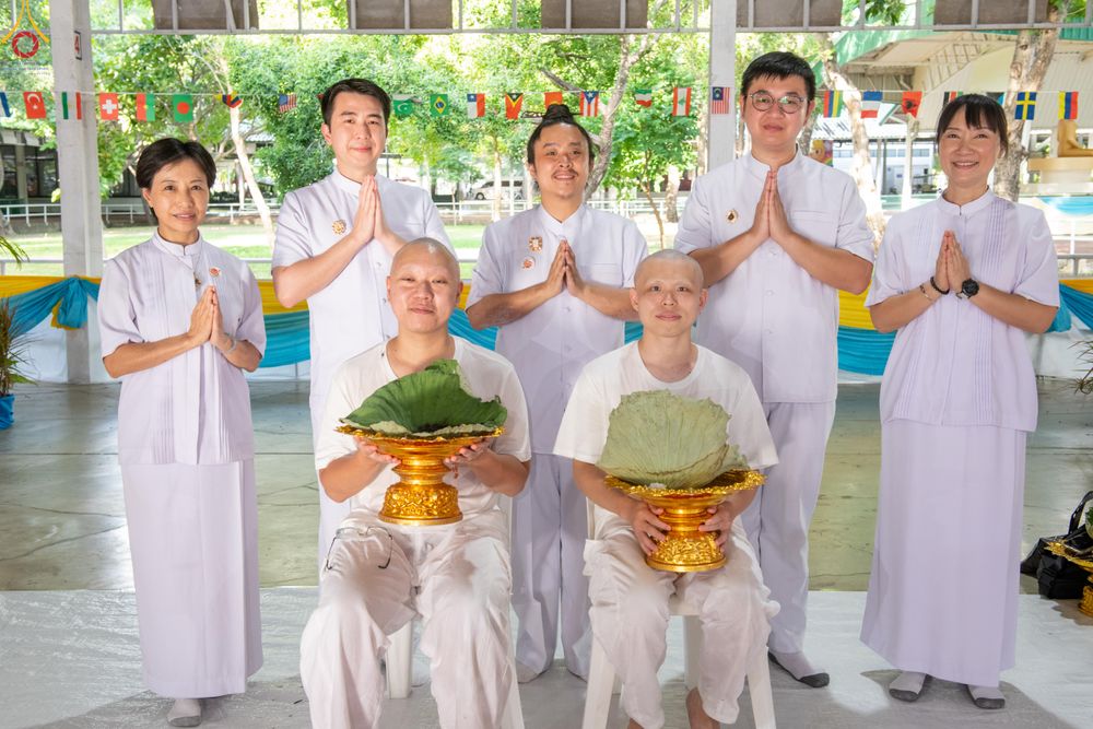 ภาพ No.338370:วันอาทิตย์ที่ 5 กรกฎาคม พศ.2569 พิธีตัดปอยผมธรรมทายาทนานาชาติ IDOP รุ่นที่ 21 จากประเทศจีน มาเลเซีย สิงคโปร์ และไต้หวัน ณ โถงช้าง วัดพระธรรมกาย