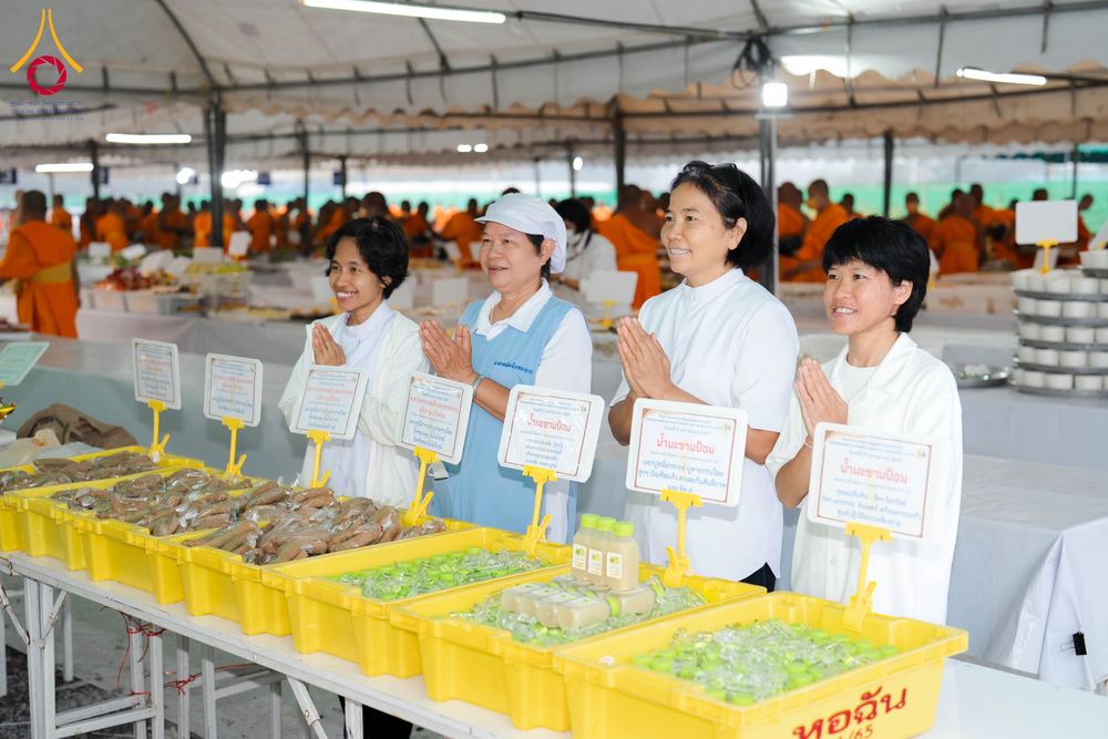 ภาพ No.299213:วันที่ 21 มกราคม พ.ศ. 2569 พิธีถวายภัตตาหารเป็นสังฆทาน แด่พระธรรมยาตรา ณ อนุสรณ์สถานบางปลา วัดบางปลา อำเภอบางเลน จังหวัดนครปฐม ในโครงการธรรมยาตรา กตัญญูบูชา มหาปูชนียาจารย์ พระมงคลเทพมุนี(สด จนฺทสโร) พระผู้ปราบมาร อนุสรณ์สถาน 7 แห่ง ปีที่ 14