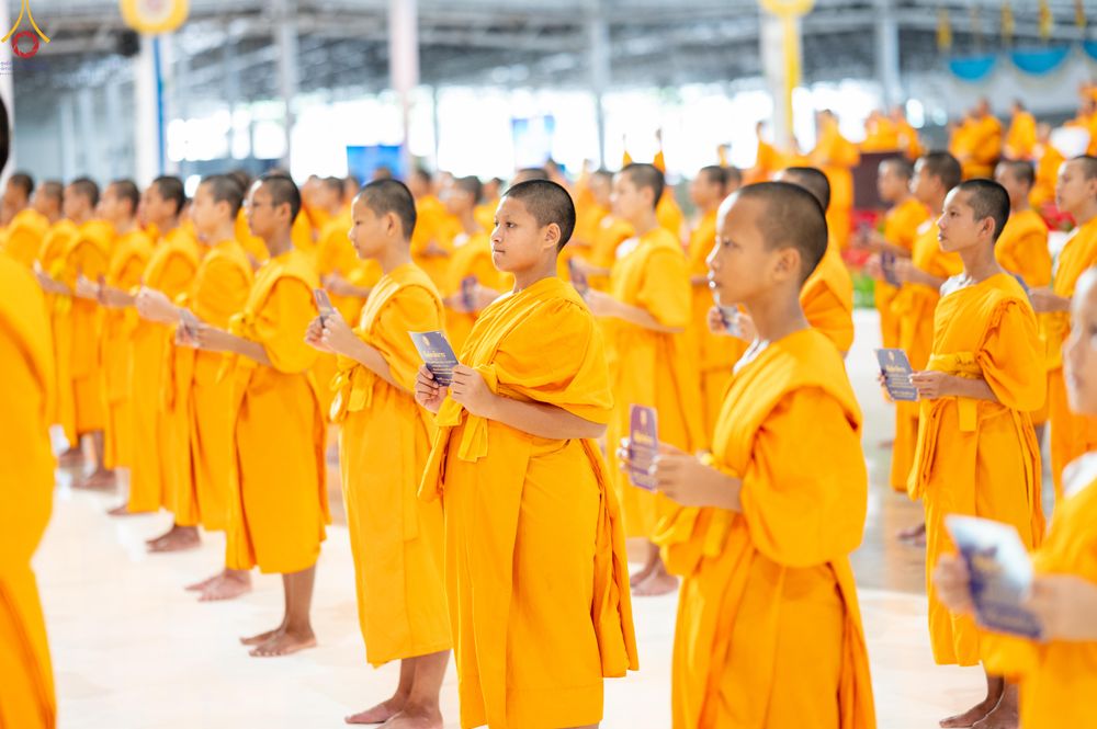ภาพ No.339042:วันอาทิตย์ที่ 12 กรกฎาคม พ.ศ.2569 พิธีมุทิตาผู้สอบได้เปรียญธรรม ประโยค 1-2 ถึง ป.ธ.9 และ บ.ศ.1-2 ถึง บ.ศ.6 สำนักศาสนศึกษาวัดพระธรรมกาย ประจำปี 2569, พิธีมอบตราตั้งแต่งตั้งอาจารย์ใหญ่ สำนักศาสนศึกษาวัดพระธรรมกาย