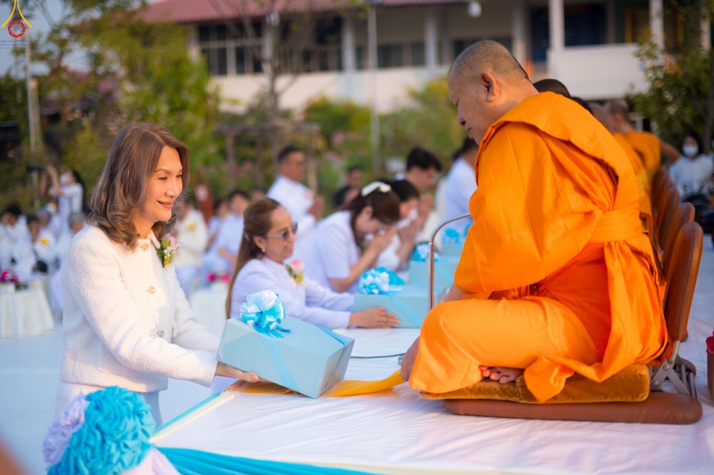ภาพ No.294421:วันที่ 14 มกราคม พ.ศ. 2569 พิธีตักบาตรพระธรรมยาตรา ณ วัดสองพี่น้อง ต.ต้นตาล อ.สองพี่น้อง จ.สุพรรณบุรี ในโครงการธรรมยาตรา กตัญญูบูชา มหาปูชนียาจารย์ พระมงคลเทพมุนี(สด จนฺทสโร) พระผู้ปราบมาร อนุสรณ์สถาน 7 แห่ง ปีที่ 14