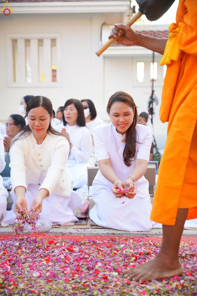 ภาพ No.295283:วันที่ 16 มกราคม พ.ศ. 2569 พิธีต้อนรับพระธรรมยาตรา อนุสรณ์สถานลำดับที่ 4 (ภาพชุดที่ 2) สถานที่เกิดด้วยกายธรรม ณ วัดโบสถ์บน ต.บางคูเวียง จ.นนทบุรี ในโครงการธรรมยาตรา กตัญญูบูชา มหาปูชนียาจารย์ พระมงคลเทพมุนี(สด จนฺทสโร) พระผู้ปราบมาร อนุสรณ์สถาน 7 แห่ง ปี