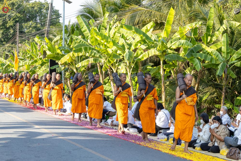 ภาพ No.290442:วันที่ 7 มกราคม พ.ศ. 2569 พิธีต้อนรับพระธรรมยาตรา ณ อนุสรณ์สถานลำดับที่ 2  สถานที่ตั้งมโนปณิธานบวชตลอดชีวิต อนุสรณ์สถานคลองบางนางแท่น (ภาพชุดที่ 2) อ.สามพราน จ.นครปฐม ในโครงการธรรมยาตรา กตัญญูบูชา มหาปูชนียาจารย์ พระมงคลเทพมุนี(สด จนฺทสโร) พระผู้ปราบมาร 