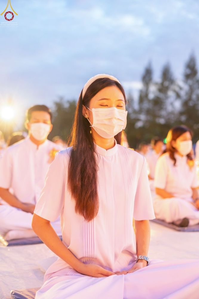 ภาพ No.70271:พิธีจุดประทีปถวายเป็นพุทธบูชา และบูชาธรรมมหาปูชนียาจารย์ ในโครงการธรรมยาตรากตัญญูบูชา มหาปูชนียาจารย์ พระมงคลเทพมุนี(สด จนฺทสโร) พระผู้ปราบมาร ปีที่ 11 ณ อนุสรณ์สถานลำดับที่ 2 สถานที่ตั้งมโนปณิธานบวชตลอดชีวิต อนุสรณ์สถานคลองบางนางแท่น อ.สามพราน จ.นครปฐม 