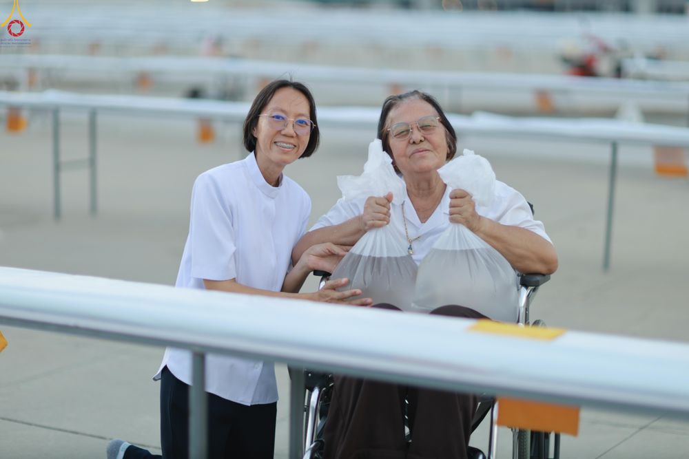 ภาพ No.320445:วันที่ 9 เมษายน พ.ศ.2569 การเตรียมงาน มัดถุงน้ำ ถ่วงขาโต๊ะไทยธรรม เพื่องานถวายมหาสังฆทาน 40,000 กว่าวัดทั่วประเทศ วันคุ้มครองโลก 22 เมษายน พ.ศ.2569 วัดพระธรรมกาย