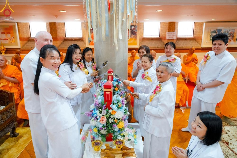 ภาพ No.142757:พิธีพัทธสีมา ประดิษฐานลูกนิมิตมหาสมบัติ สถาปนาอุโบสถวัดพระธรรมกายลอนดอน บูชาธรรม 80 ปี หลวงพ่อธัมมชโย วันเสาร์ที่ 22 มิถุนายน พ.ศ. 2567