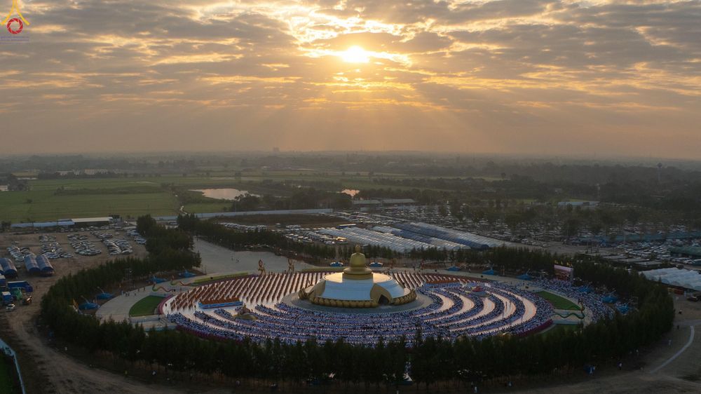 ภาพ No.302393:วันที่ 24 มกราคม พ.ศ. 2569 พิธีตักบาตรพระธรรมยาตรา ณ อนุสรณ์สถานลำดับที่ 5 สถานที่เผยแผ่วิชชาธรรมกายครั้งแรก อนุสรณ์สถานบางปลา วัดบางปลา อำเภอบางเลน จังหวัดนครปฐม ในโครงการธรรมยาตรา กตัญญูบูชา มหาปูชนียาจารย์ พระมงคลเทพมุนี(สด จนฺทสโร) พระผู้ปราบมาร อนุส