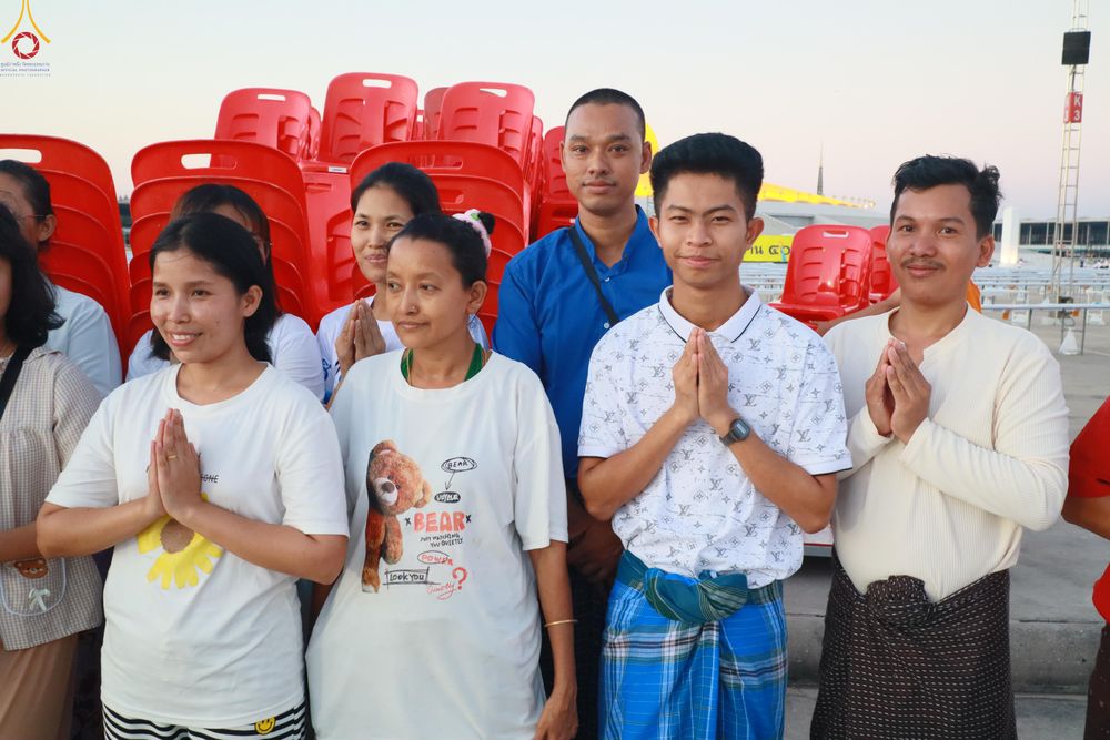 ภาพ No.322036:วันที่ 12 -13 เมษายน พ.ศ.2569 การเตรียมกล่องไทยธรรม + การขนย้ายเก้าอี้ เพื่องานถวายมหาสังฆทาน 40,000 กว่าวัดทั่วประเทศ วันคุ้มครองโลก 22 เมษายน พ.ศ.2569 วัดพระธรรมกาย