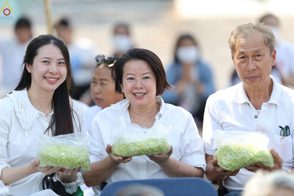 ภาพ No.304009:วันที่ 25 มกราคม พ.ศ. 2569 พิธีต้อนรับพระธรรมยาตรา  รร.สามัคคีราษฏร์บำรุง-วัดพระธรรมกาย ในโครงการธรรมยาตรา กตัญญูบูชา มหาปูชนียาจารย์ พระมงคลเทพมุนี(สด จนฺทสโร) พระผู้ปราบมาร อนุสรณ์สถาน 7 แห่ง ปีที่ 14