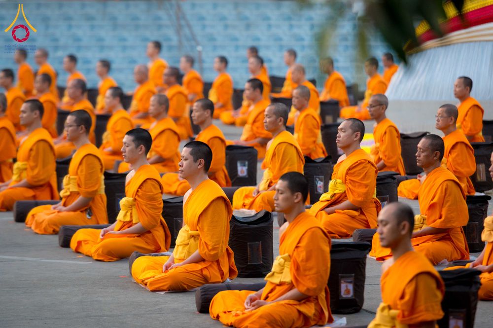 ภาพ No.297319:วันที่ 15 มกราคม พ.ศ.2569 พระธรรมยาตราปฏิบัติธรรมและถ่ายภาพหมู่ประวัติศาสตร์ อนุสรณ์สถานลำดับที่ 4 สถานที่เกิดด้วยกายธรรม  ณ วัดโบสถ์บน ต.บางคูเวียง จ.นนทบุรี ในโครงการธรรมยาตรา กตัญญูบูชา มหาปูชนียาจารย์ พระมงคลเทพมุนี(สด จนฺทสโร) พระผู้ปราบมาร อนุสรณ์ส