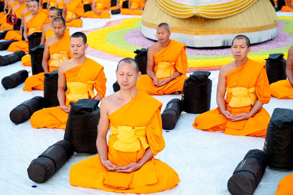 ภาพ No.294635:วันอาทิตย์ที่ 14 ธันวาคม พ.ศ.2568 พระธรรมยาตราปฏิบัติธรรมและถ่ายภาพหมู่ประวัติศาสตร์ ณ วัดสองพี่น้อง ต.ต้นตาล อ.สองพี่น้อง จ.สุพรรณบุรี ในโครงการธรรมยาตรา กตัญญูบูชา มหาปูชนียาจารย์ พระมงคลเทพมุนี(สด จนฺทสโร) พระผู้ปราบมาร อนุสรณ์สถาน 7 แห่ง ปีที่ 14