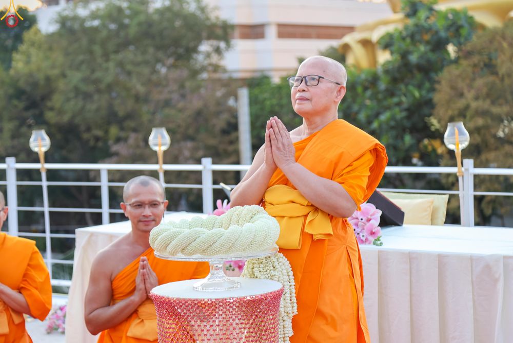 ภาพ No.302815:วันที่ 24 มกราคม พ.ศ. 2569 พิธีจุดประทีปธรรมถวายเป็นพุทธบูชา  และบูชาธรรมมหาปูชนียาจารย์  ณ อาคารธรรมยาตรา กตัญญูบูชามหาปูชนียาจารย์  ตรงข้ามวัดปากน้ำภาษีเจริญ จ.กรุงเทพมหานคร ในโครงการธรรมยาตรา กตัญญูบูชา มหาปูชนียาจารย์ พระมงคลเทพมุนี(สด จนฺทสโร) พระผู
