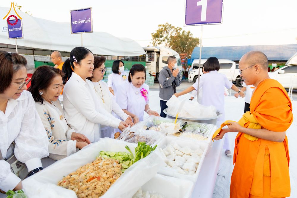 ภาพ No.289949:วันที่ 8 มกราคม พ.ศ. 2569 พิธีถวายภัตตาหารเป็นสังฆทาน แด่พระธรรมยาตรา ณ อนุสรณ์สถานคลองบางนางแท่น อ.สามพราน จ.นครปฐม ในโครงการธรรมยาตรา กตัญญูบูชา มหาปูชนียาจารย์ พระมงคลเทพมุนี(สด จนฺทสโร) พระผู้ปราบมาร อนุสรณ์สถาน 7 แห่ง ปีที่ 14