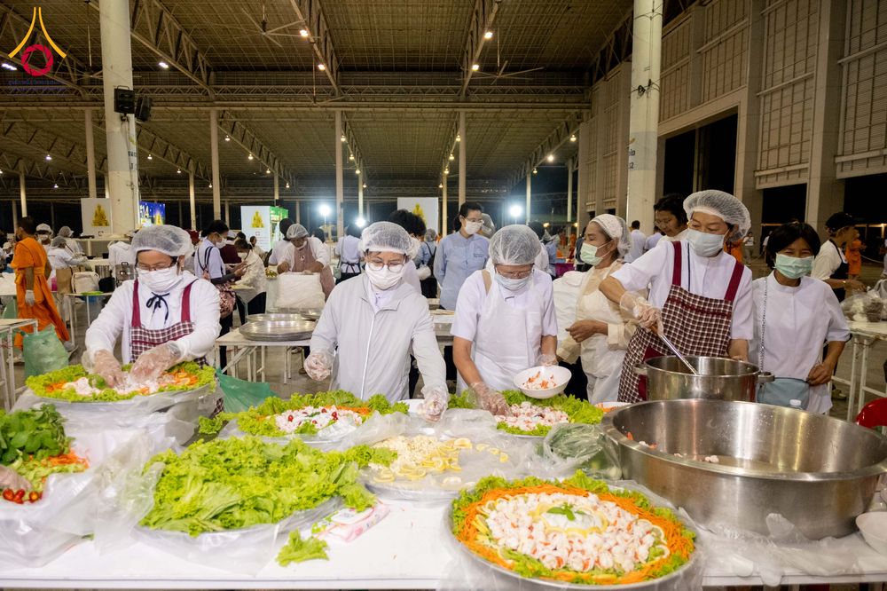 ภาพ No.303464:วันที่ 27 มกราคม พ.ศ. 2569 พิธีถวายภัตตาหารเป็นสังฆทาน แด่พระธรรมยาตรา ณ วัดพระธรรมกาย  จังหวัดปทุมธานี ในโครงการธรรมยาตรา กตัญญูบูชา มหาปูชนียาจารย์ พระมงคลเทพมุนี(สด จนฺทสโร) พระผู้ปราบมาร อนุสรณ์สถาน 7 แห่ง ปีที่ 14