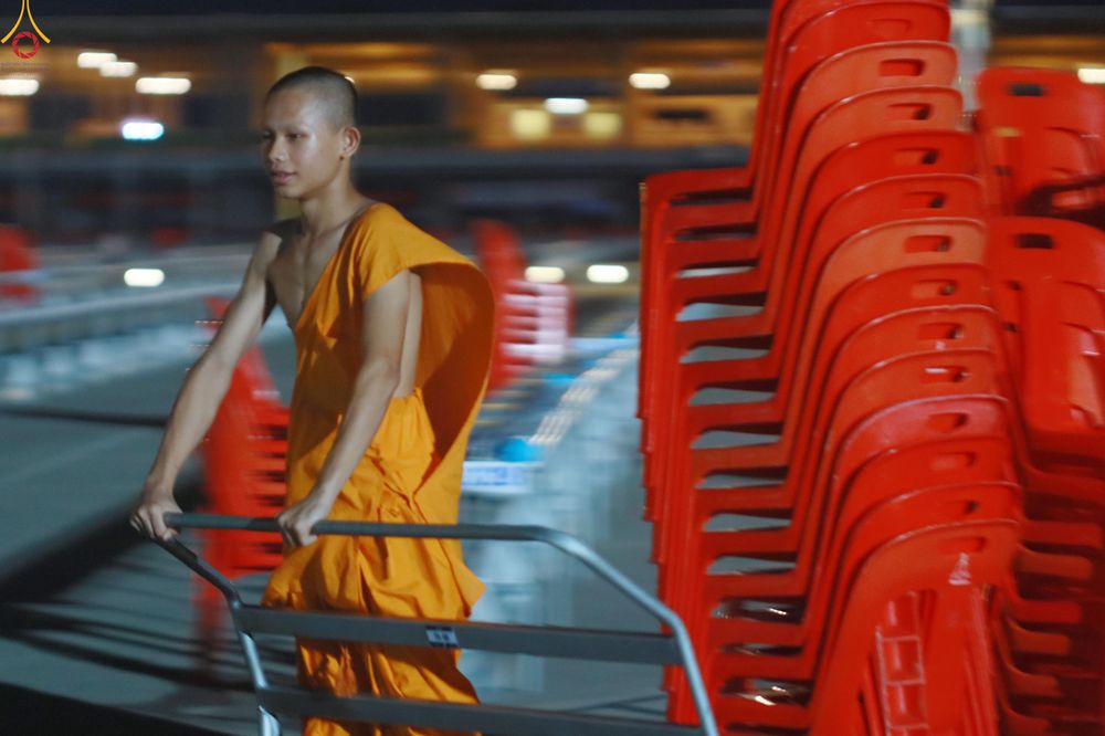 ภาพ No.322059:วันที่ 12 -13 เมษายน พ.ศ.2569 การเตรียมกล่องไทยธรรม + การขนย้ายเก้าอี้ เพื่องานถวายมหาสังฆทาน 40,000 กว่าวัดทั่วประเทศ วันคุ้มครองโลก 22 เมษายน พ.ศ.2569 วัดพระธรรมกาย