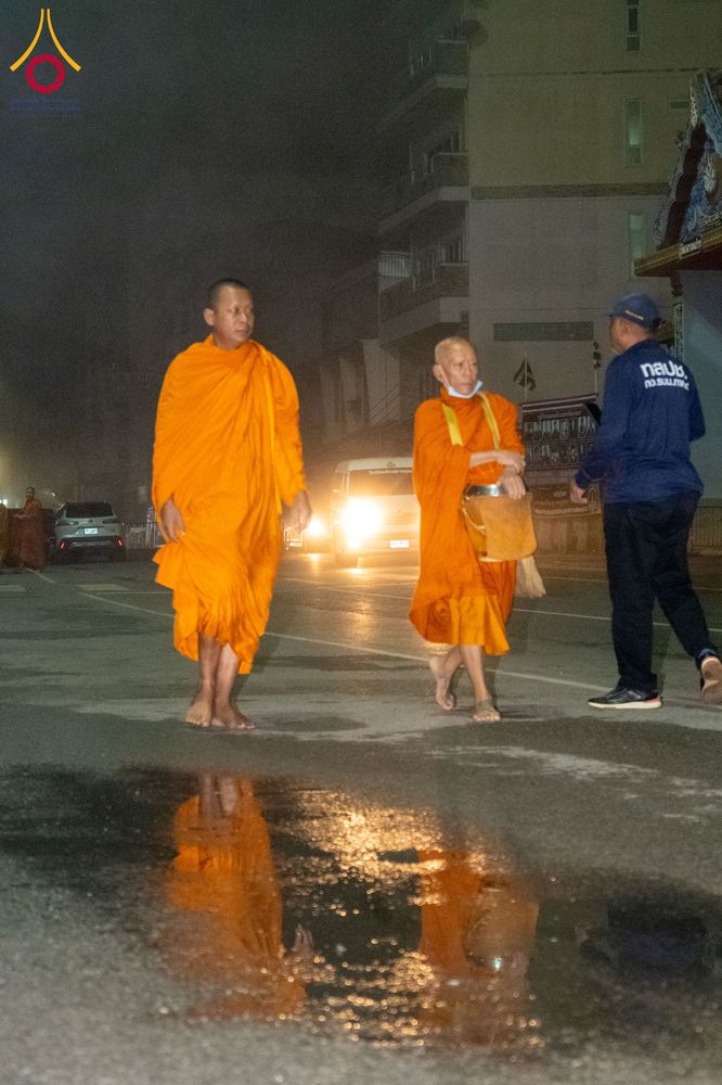 ภาพ No.284603:วันอาทิตย์ที่ 14 ธันวาคม พ.ศ.2568  พิธีทำบุญเมืองสุราษฎร์ธานี 110ปี และพิธีตักบาตรพระสงฆ์ 1,110 รูป  ณ บริเวณริมน้ำวัดกลาง (เก่า) ถนนบ้านดอน ตำบลตลาดใหม่ อำเภอเมือง จังหวัดสุราษฎร์ธานี