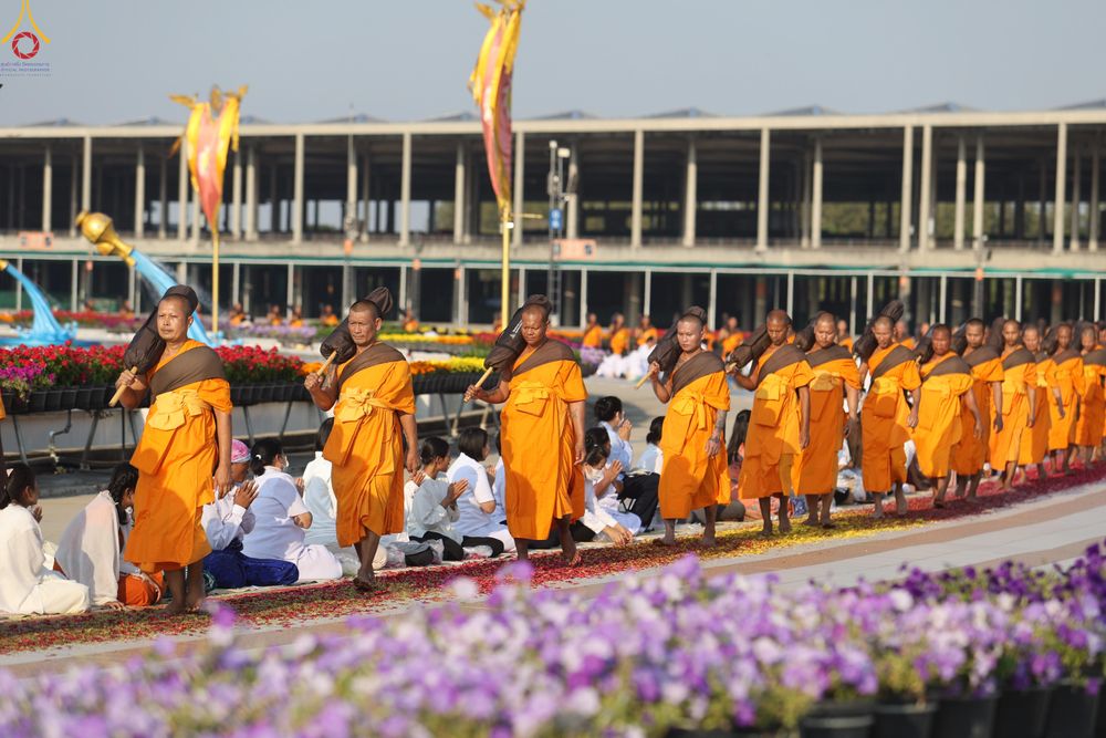 ภาพ No.306056:วันที่ 25 มกราคม พ.ศ. 2569 พิธีต้อนรับพระธรรมยาตรา วัดพระธรรมกาย(ภาพชุดที่ 4) ในโครงการธรรมยาตรา กตัญญูบูชา มหาปูชนียาจารย์ พระมงคลเทพมุนี(สด จนฺทสโร) พระผู้ปราบมาร อนุสรณ์สถาน 7 แห่ง ปีที่ 14