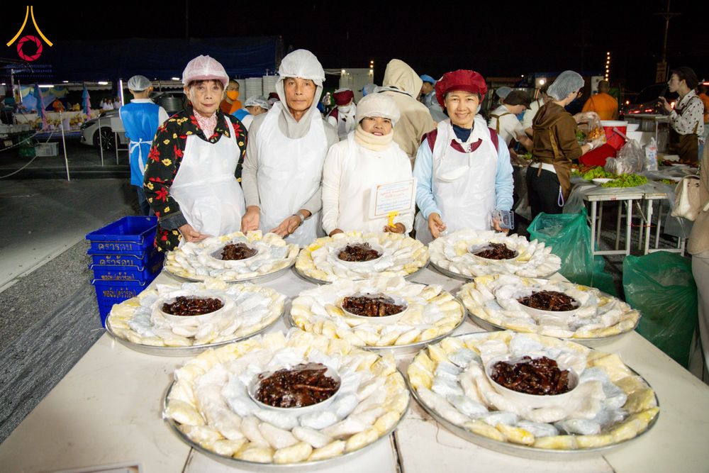 ภาพ No.290713:วันที่ 9 มกราคม พ.ศ. 2569 พิธีถวายภัตตาหารเป็นสังฆทาน แด่พระธรรมยาตรา ณ อนุสรณ์สถานคลองบางนางแท่น อ.สามพราน จ.นครปฐม ในโครงการธรรมยาตรา กตัญญูบูชา มหาปูชนียาจารย์ พระมงคลเทพมุนี(สด จนฺทสโร) พระผู้ปราบมาร อนุสรณ์สถาน 7 แห่ง ปีที่ 14