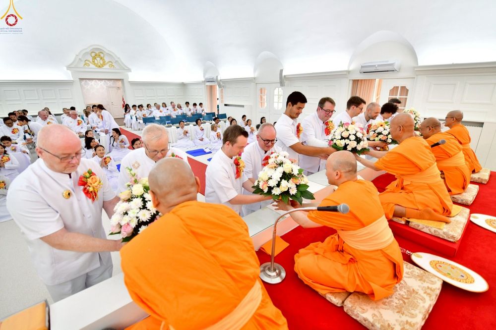 ภาพ No.257381:วันที่ 11 ตุลาคม พ.ศ. 2568 พิธีทอดกฐินสามัคคี  เพื่องานเผยแผ่พระพุทธศาสนา วิชชาธรรมกายสู่ชาวท้องถิ่น ณ วัดพระธรรมกายคอร์ซัวร์ ลุสท์สโกว  ประเทศเดนมาร์ก 