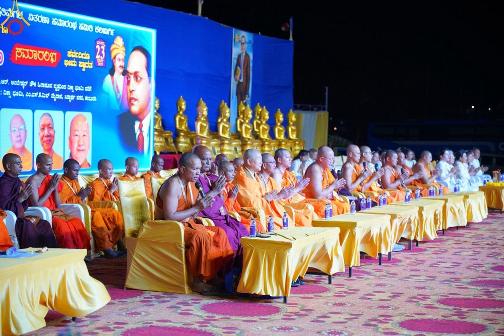 ภาพ No.212832:วันอาทิตย์ที่ 23 มีนาคม พ.ศ. 2568 ❖ คณะสงฆ์นานาชาติส่งมอบพระประธาน 108 องค์ ทั่วอินเดียรำลึกชาตกาล 134 ปี ดร.อัมเบดการ์