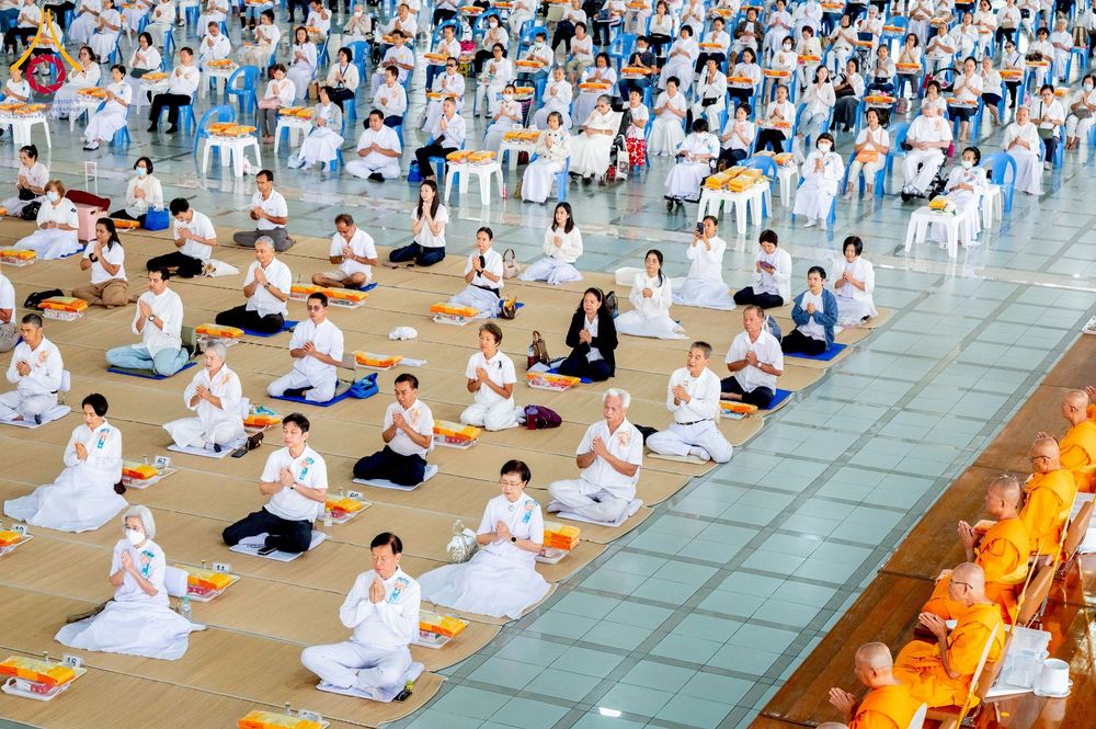 ภาพ No.271101:วันพุธที่ 20 พฤศจิกายน พ.ศ.2568 (วันพระ แรม 15 ค่ำ เดือน 12) พิธีบุพเปตพลี ครั้งที่ 173 ร่วมอุทิศบุญแด่หมู่ญาติที่ล่วงลับไปแล้ว และสืบทอดอายุพระพุทธศาสนา ณ หอฉันคุณยายอาจารย์ฯ วัดพระธรรมกาย