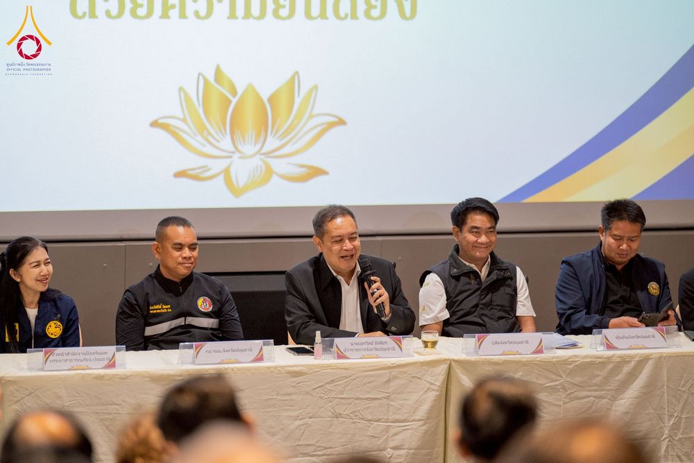 ภาพ No.271916:วันที่ 22 พฤศจิกายน พ.ศ. 2568 ผู้ว่าฯ ปทุมธานี ลงพื้นที่เยี่ยม “อำเภอคลองหลวง” พร้อมชมการเตรียมความพร้อมเทศกาลสวนดอกไม้ปทุมธานี “ทุ่งสวรรค์ ตะวันฉาย” ณ วัดพระธรรมกาย