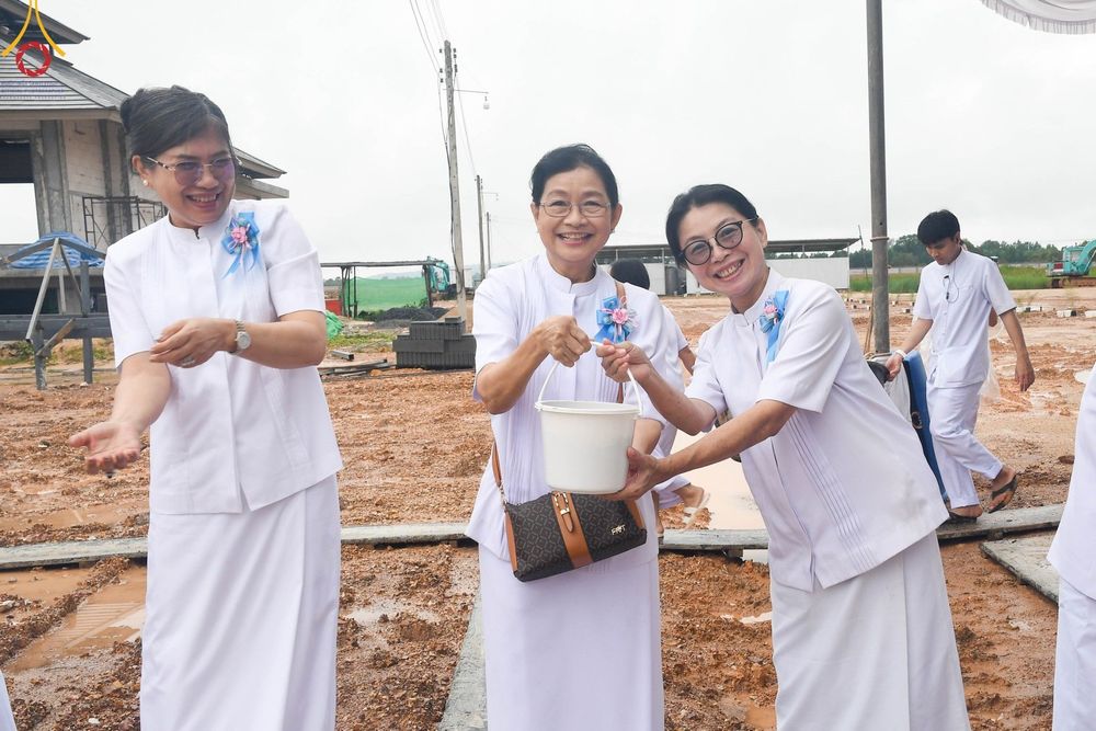 ภาพ No.100425:พิธีทอดกฐินสามัคคี และพิธีเทฐานรากอาคาร สร้างโรงทานหมู่บ้านปฎิบัติธรรม ณ ศูนย์อบรมเยาวชนปัตตานี วันที่ 26 พฤศจิกายน พ.ศ. 2566