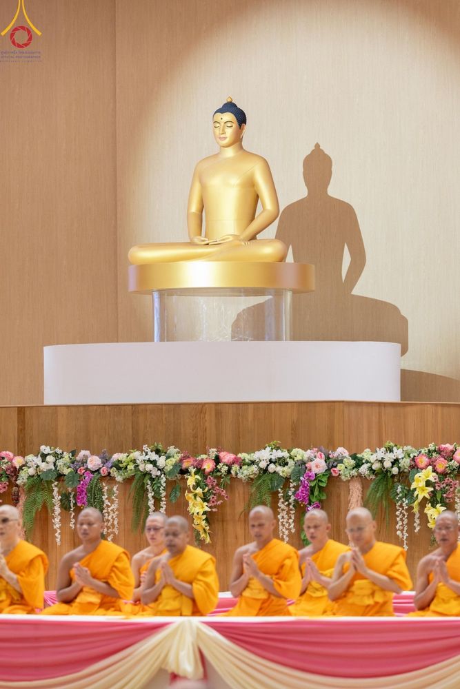 ภาพ No.145227:พิธีถวายผ้าอาบน้ำฝนและประทีปโคมไฟ ณ สภาธรรมกายสากล วัดพระธรรมกาย วันเสาร์ที่ 20 กรกฎาคม พ.ศ. 2567