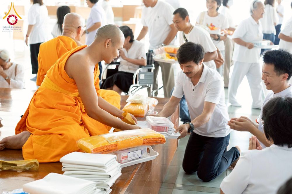 ภาพ No.263039:วันที่ 21 ตุลาคม พ.ศ. 2568 (วันพระ แรม 14 ค่ำ เดือน 11) พิธีบุพเปตพลี ครั้งที่ 171 ร่วมอุทิศบุญแด่หมู่ญาติที่ล่วงลับไปแล้ว และสืบทอดอายุพระพุทธศาสนา ณ หอฉันคุณยายอาจารย์ฯ วัดพระธรรมกาย