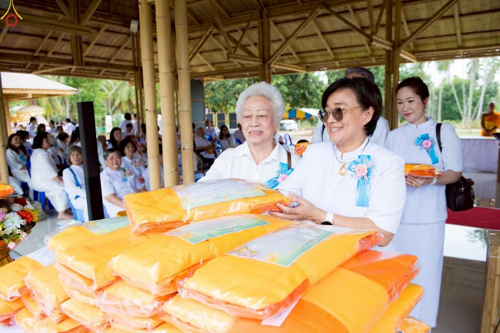 ภาพ No.263182:วันที่ 18 ตุลาคม พ.ศ. 2568 พิธีทอดกฐินสามัคคีเพื่อซื้อที่ดิน  สร้างอาคารครัวและโรงอาหาร  ห้องน้ำพร้อมโรงซักตากชาย-หญิง  และพิธีทอดกฐินสามัคคีทั่วไทย 30,000 วัด  ศูนย์ปฏิบัติธรรมนานาชาติทุ่งแสงธรรม  (Moonastery Meditation Center) ต.แสงอรุณ อ.ทับสะแก จ.ประ