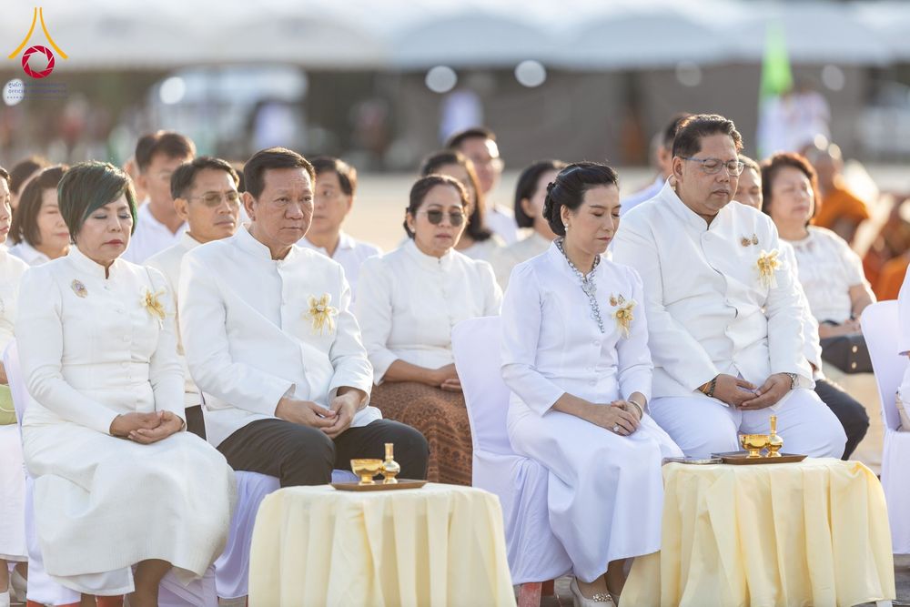 ภาพ No.250532:วันพุธที่ 8 ตุลาคม พ.ศ. 2568 พิธีตักบาตรเทโวโรหณะ ณ ลานธรรมปทุมรัตน์ธรรมเจดีย์ พุทธอุทยานนานาชาติ อ.โพนพิสัย จ.หนองคาย