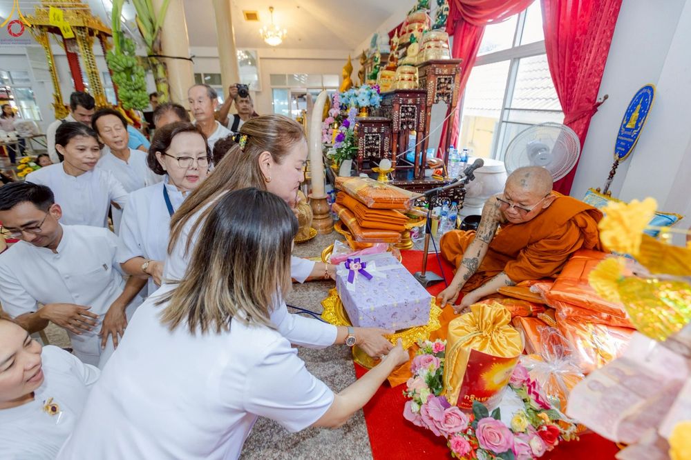 ภาพ No.250960:วันพุธที่ 8 ตุลาคม พ.ศ. 2568 พิธีทอดกฐินสามัคคีทั่วไทย 30,000 วัด โดยคณะศิษยานุศิษย์ บูชาธรรม 81 ปี หลวงพ่อธัมมชโย ณ วัดคลองตันราษฎร์บำรุง อ. บ้านแพ้ว จ. สมุทรสาคร