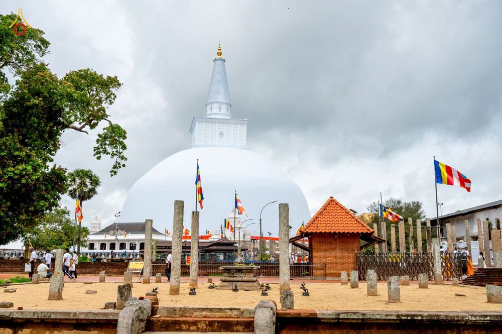 ภาพ No.264469:วันที่ 23 ตุลาคม พ.ศ. 2568 พิธีทอดกฐินสมทบ วัดกัลยาณมิตรต่างประเทศ  บูชาธรรม 81 ปี หลวงพ่อธัมมชโย  ณ วัดศรีอโรคา รามายา , วัดศรีธรรมราชา , วัดเปรดีปะกันเด วิหารายา ในเมืองมาตะเล ประเทศศรีลังกา 