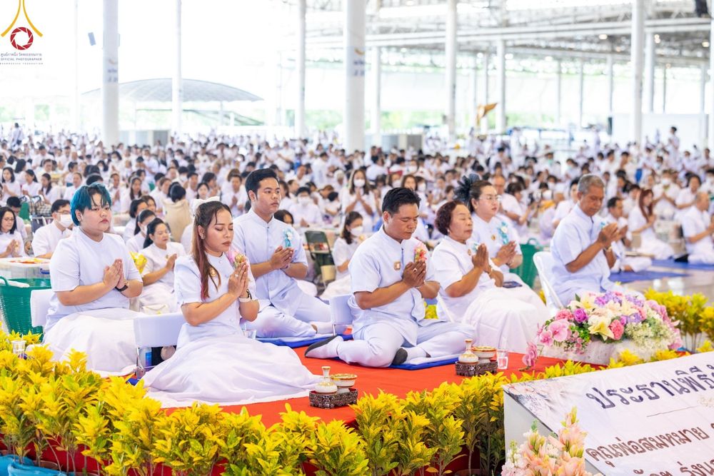 ภาพ No.139056:พิธีตักบาตร , พิธีบูชาข้าวพระ ณ ห้องแก้วสารพัด 1 สภาธรรมกายสากล วัดพระธรรมกาย วันอาทิตย์ต้นเดือนที่ 2 มิถุนายน พ.ศ. 2567