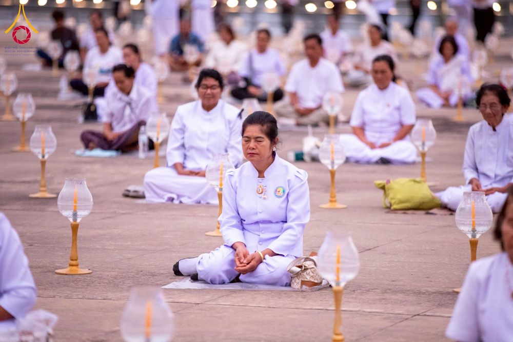 ภาพ No.266094:วันพุธที่ 5 พฤศจิกายน พ.ศ. 2568 (วันพระ ขึ้น 15 ค่ำ เดือน 12) พิธีจุดประทีปโคมลาน, โคมลอย และลอยกระทง ถวายประทีปเป็นพุทธบูชา สร้างความสว่างไสวให้กับแผ่นดินด้วยแสงธรรม ณ พุทธอุทยานนานาชาติ จังหวัดหนองคาย