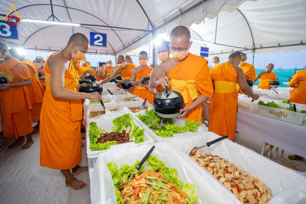 ภาพ No.300312:วันที่ 22 มกราคม พ.ศ. 2569 พิธีถวายภัตตาหารเป็นสังฆทาน แด่พระธรรมยาตรา ณ อนุสรณ์สถานบางปลา วัดบางปลา อำเภอบางเลน จังหวัดนครปฐม ในโครงการธรรมยาตรา กตัญญูบูชา มหาปูชนียาจารย์ พระมงคลเทพมุนี(สด จนฺทสโร) พระผู้ปราบมาร อนุสรณ์สถาน 7 แห่ง ปีที่ 14