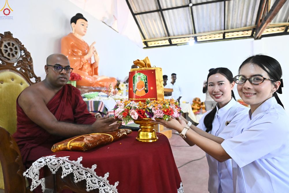 ภาพ No.278838:วันที่ 1 พฤศจิกายน  2568  กฐินสมทบวัดต่างประเทศ โดยคณะศิษยานุศิษย์ บูชาธรรม 81 ปี หลวงพ่อธัมมชโย ณ วัดธรรมรักษิตาราม ประเทศศรีลังกา