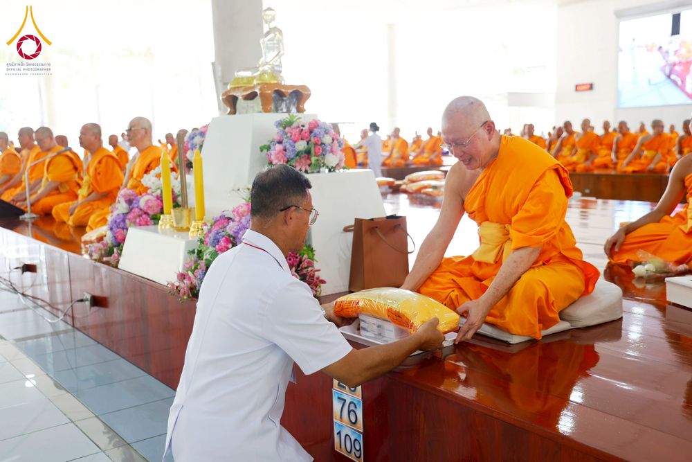 ภาพ No.263038:วันที่ 21 ตุลาคม พ.ศ. 2568 (วันพระ แรม 14 ค่ำ เดือน 11) พิธีบุพเปตพลี ครั้งที่ 171 ร่วมอุทิศบุญแด่หมู่ญาติที่ล่วงลับไปแล้ว และสืบทอดอายุพระพุทธศาสนา ณ หอฉันคุณยายอาจารย์ฯ วัดพระธรรมกาย